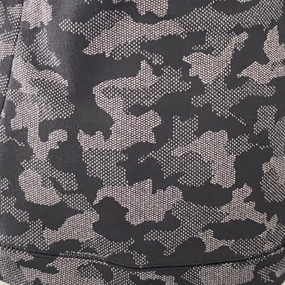 Lululemon Close To Crossing Long Sleeve Heritage Camo Jacquard Size 8